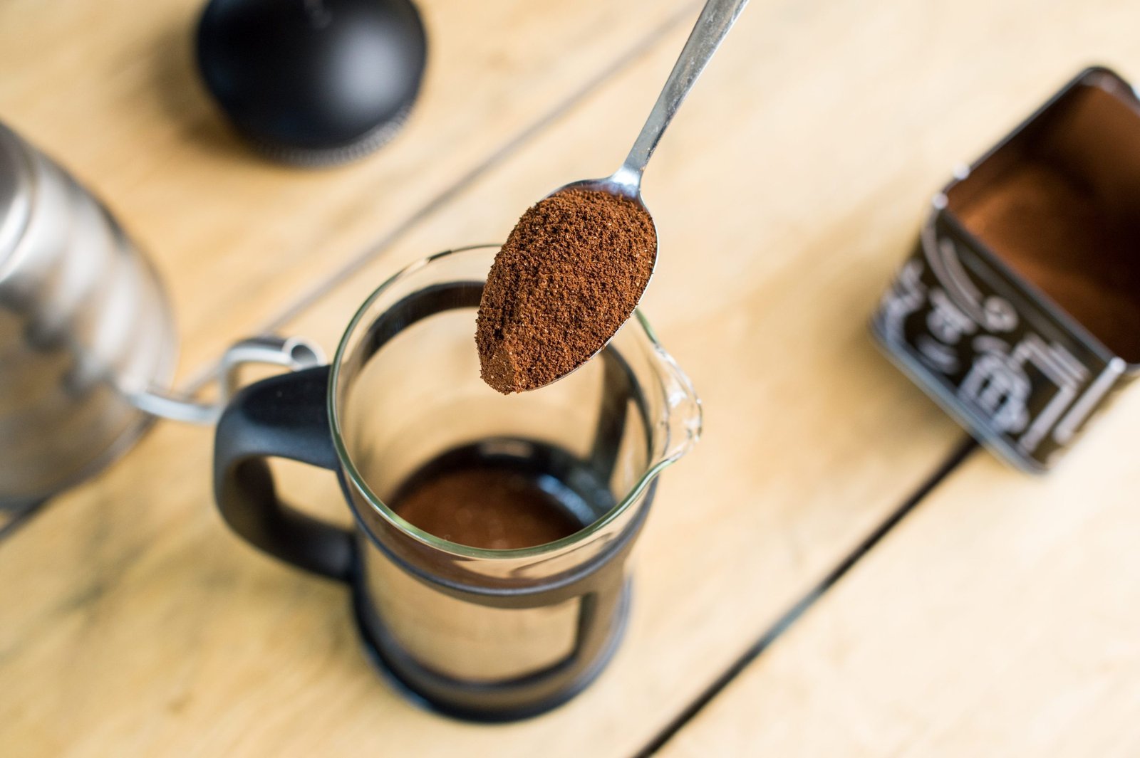 Different coffee brewing methods requiring specific grind sizes and equipment.